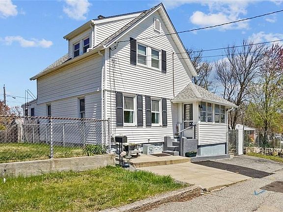 5th image of 38 Binghampton Ave