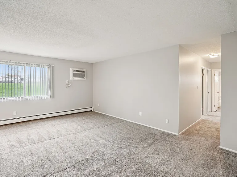 Hillcrest Club Apartments — Photo 20