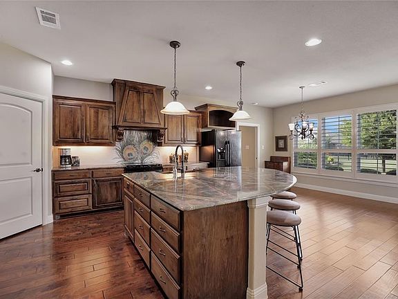 3rd image of 221 Terra Verde Ln