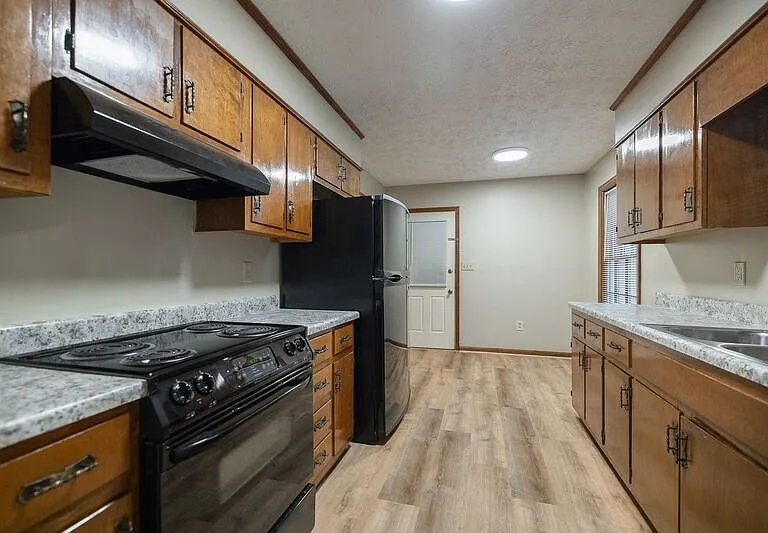 1151 Brookwood Dr — Photo 10