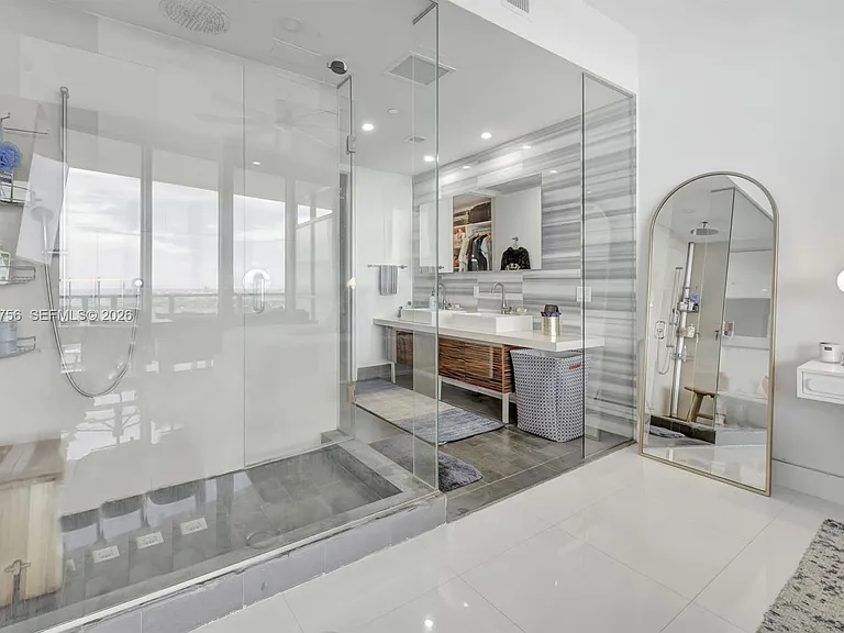 1100 Biscayne Blvd #4002 — Photo 22