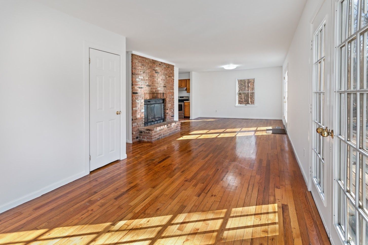  living / dining areas