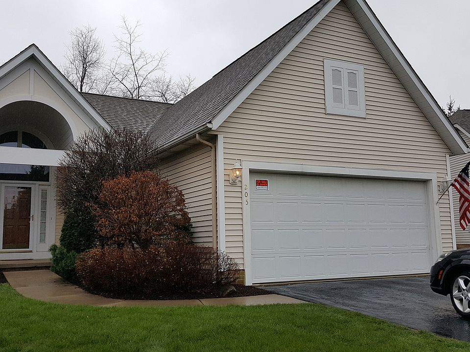 1st image of 205 Blackstone Cir