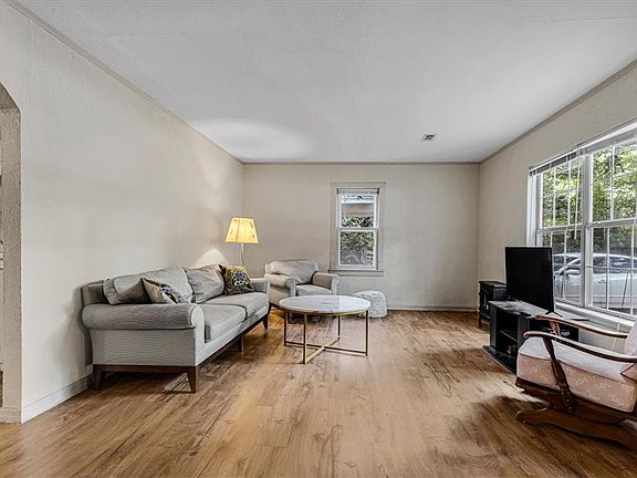 5th image of 1613 N Oakland Ave