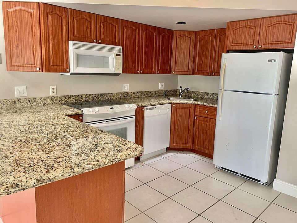 Racquet Club Of Deer Creek Condominiums 49 Deer Creek Rd Deerfield