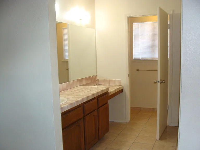 343 W Herndon Ave — Photo 15