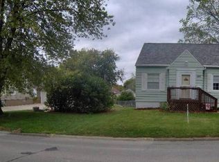 3818 C Ave NE, Cedar Rapids, IA 52402