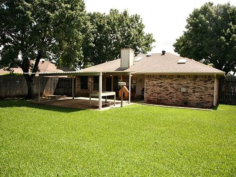 864 Western Trl — Photo 8