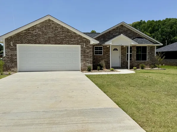 114 Village Pl, Wake Village, TX 75501