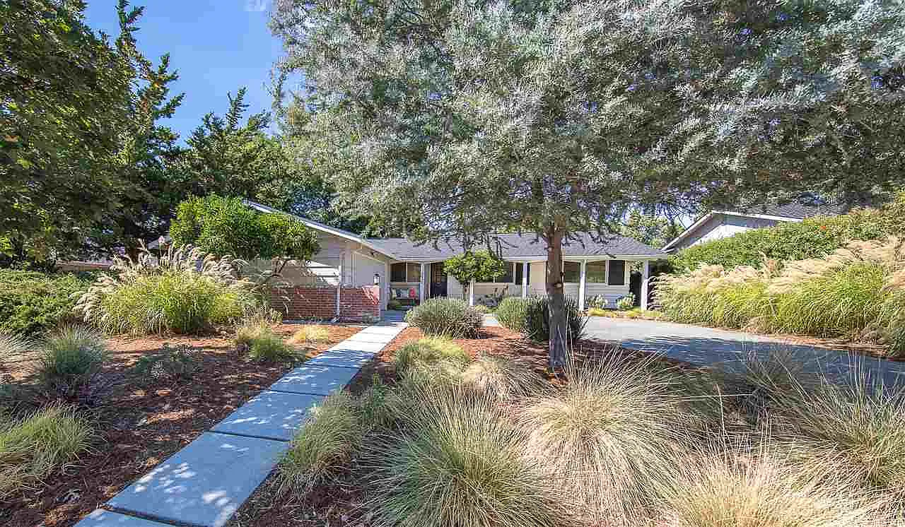 3422 Perada Dr photo 1
