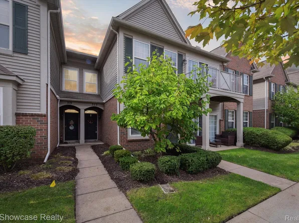 323 Wright St, Wixom, MI 48393