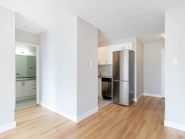 565 Talbot St — Photo 14