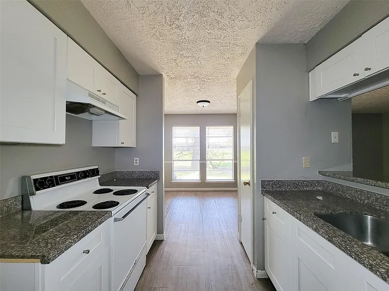 13611 Ravensway Dr #B — Photo 15