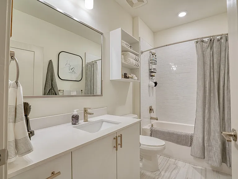 Vista Brooklyn Apartments — Photo 9