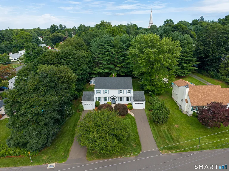 115 Brandegee Ln — Photo 2