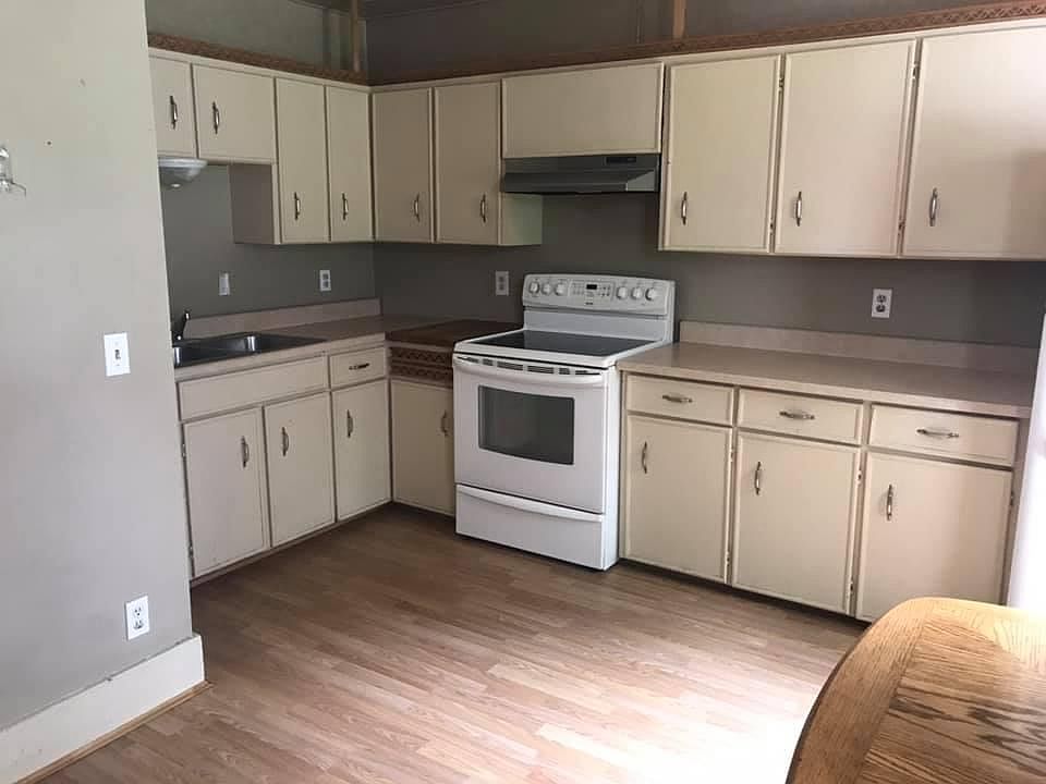 1st image of 450 Centreville St