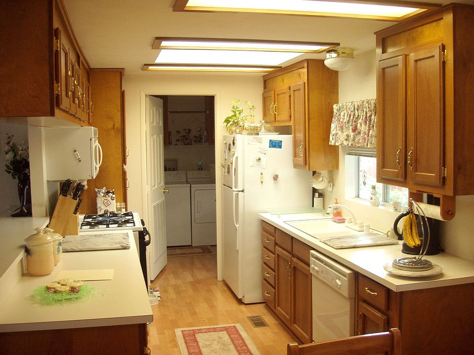 Spacious updated kitchen and appliances