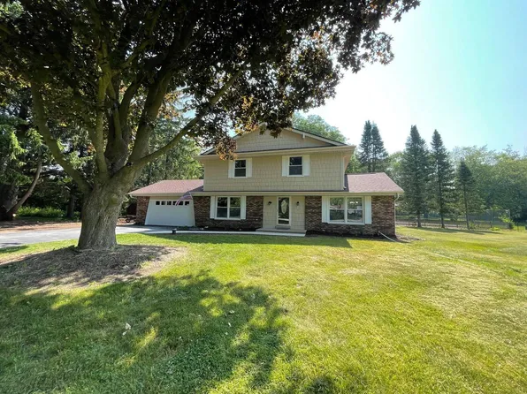 1688 Devonshire DRIVE, Cedarburg, WI 53012