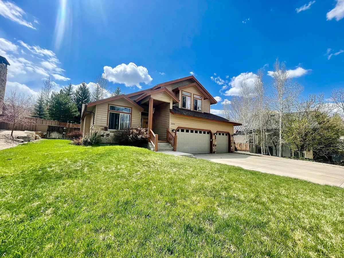In flat neighborhood easy for biking and walking to shopping, schools, and park - 5155 Silver Springs Rd