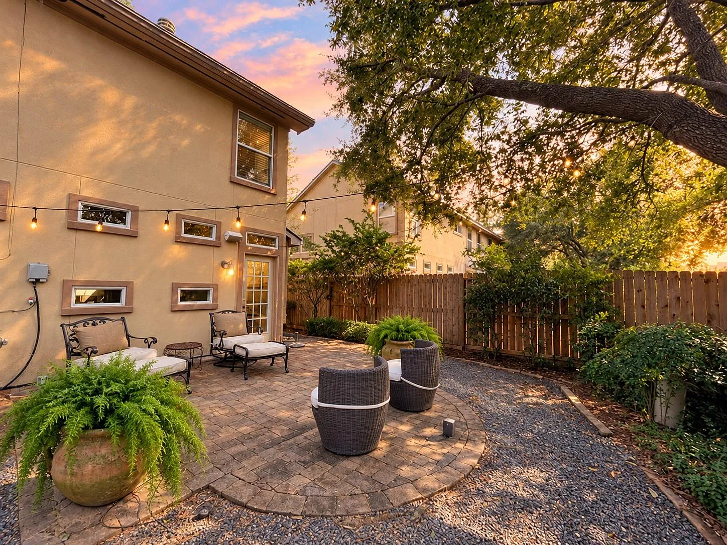 4 bed, 2.5 bath, 2452 sqft, $4,500 — Photo 3