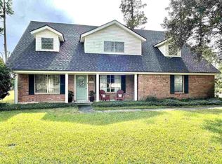 1701 Canterbury Dr, Orange, TX 77632