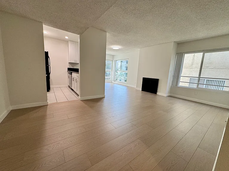 10911 Rochester Ave #202 — Photo 2