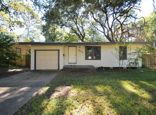 606 Yaupon St, Lake Jackson, TX 77566