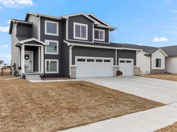 82 Landon Dr NW, Bondurant, IA 50035