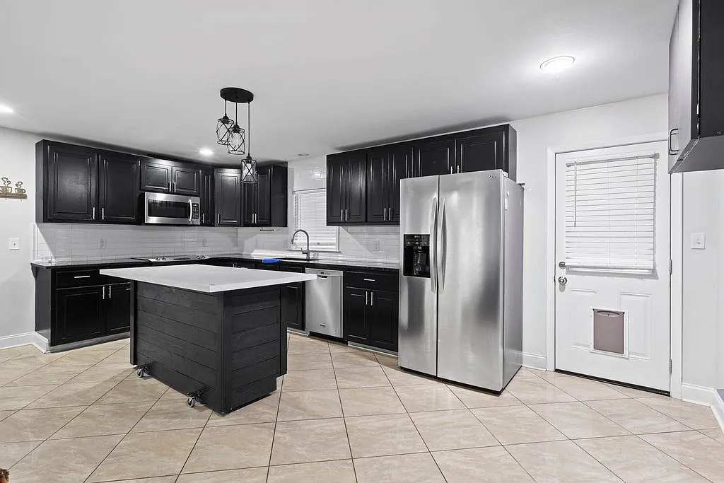 411 Shrewsbury Rd — Photo 3