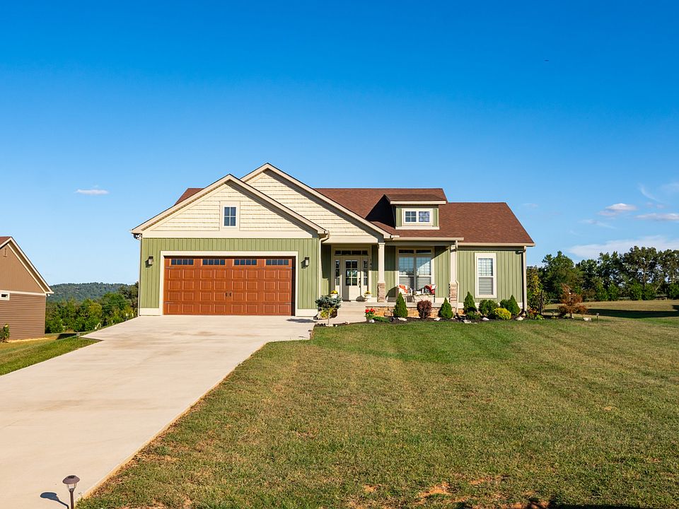 1st image of 140 Crooked Creek Dr