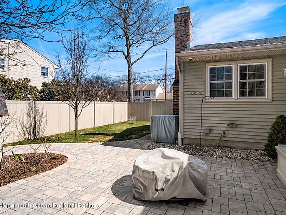 4th image of 1112 Maimone St