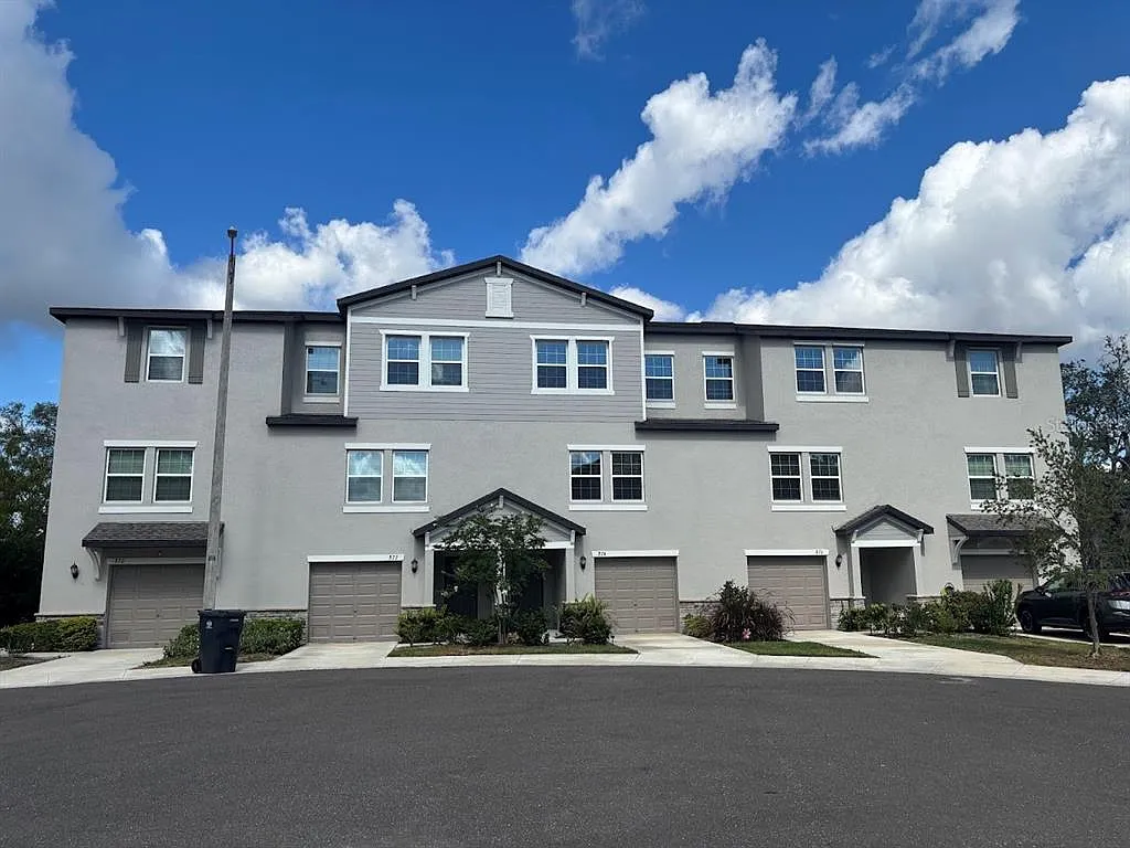 3 bed, 3.0 bath, 1864 sqft, $3,200 — Photo 1