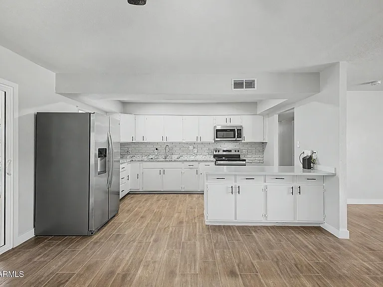 6536 W Turney Ave — Photo 12