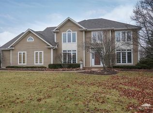 4N568 N Robert Frost Cir, St Charles, IL 60175