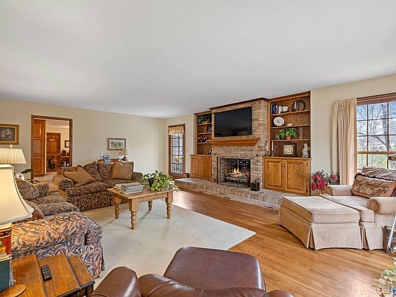 5th image of 620 Leslie Ln