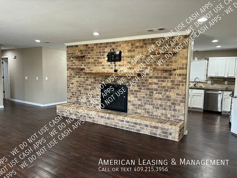 225 Ridgewood St — Photo 3