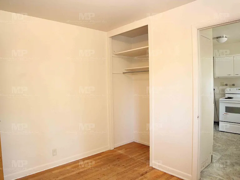 609 W Prospect Rd — Photo 10