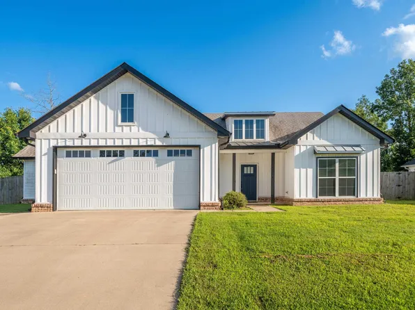 2009 Berkshire Dr, Benton, AR 72019