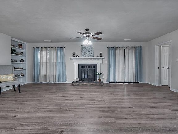 4th image of 2213 Fiddlers Green Ct