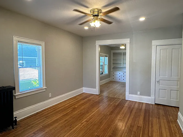 425 E Smith St #1 — Photo 3