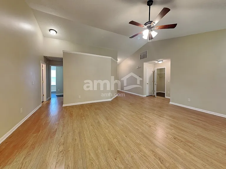 555 Whistling Swan Dr — Photo 6