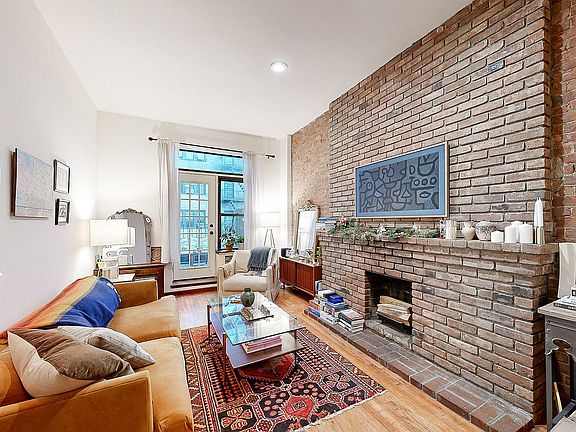 3rd image of 28 W 73rd St APT 3B