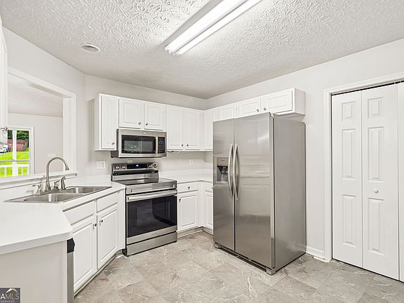 2nd image of 484 Legacy Park Dr