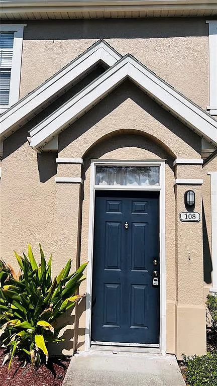 3 bed, 2.0 bath, 1202 sqft, $2,100 — Photo 2