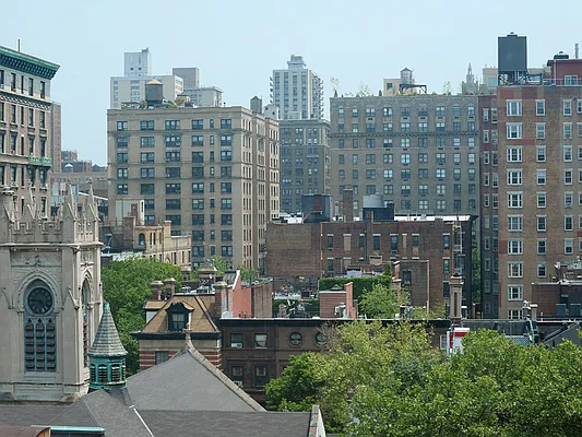 Sold by Sotheby's International Realty | media 18