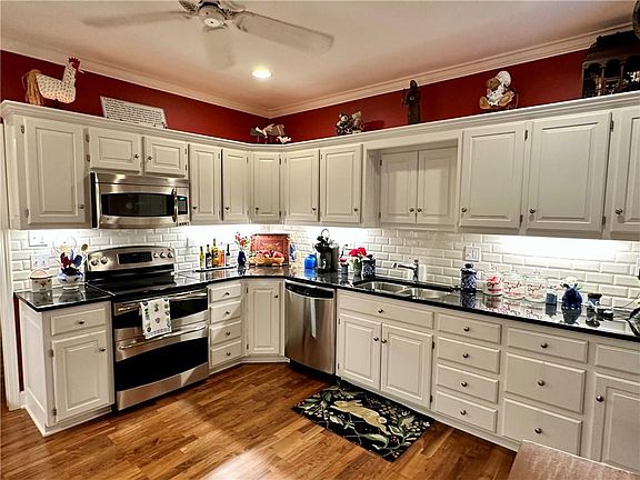 5th image of 7221 Mission Rd APT 211
