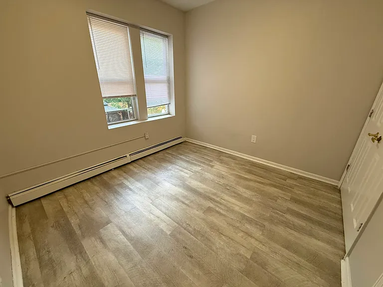 22 Emory St #14E — Photo 8