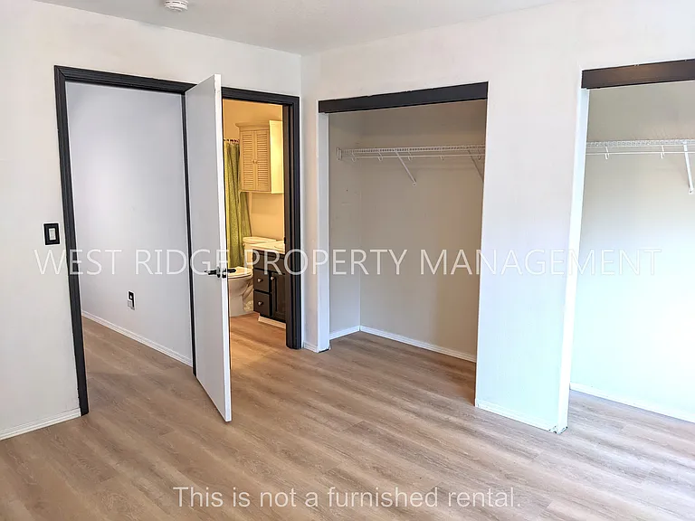 6824 N Astor St — Photo 12