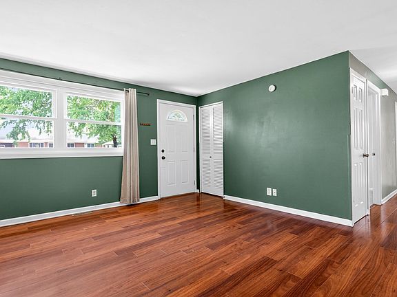 5th image of 1819 Robert Pl