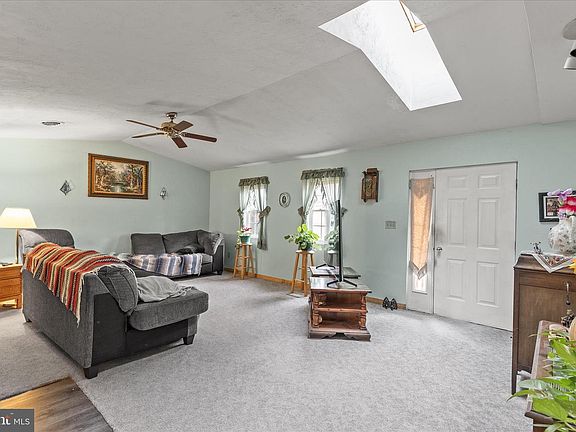 4th image of 84 Lakeview Cir